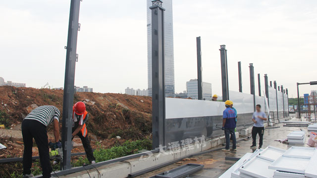 東莞厚街竹園路鋼結(jié)構(gòu)圍擋安裝效果-東莞-深圳市大通建材有限公司圍擋生產(chǎn)廠家